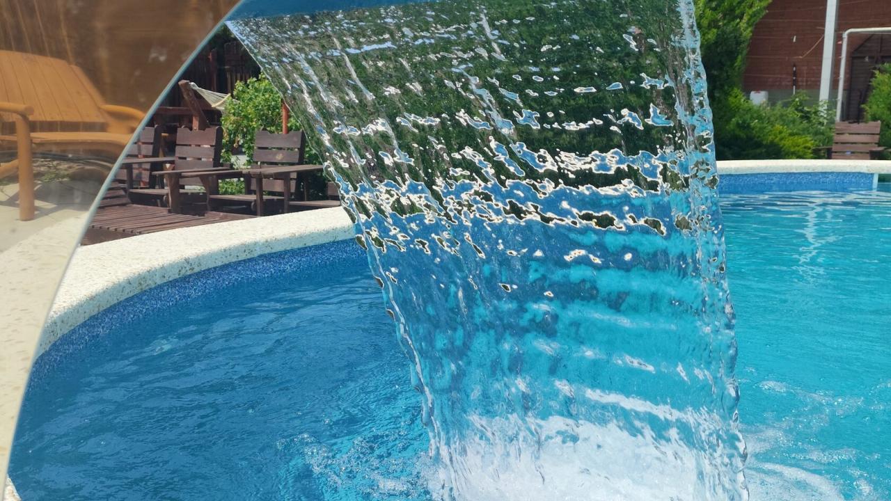 У моря