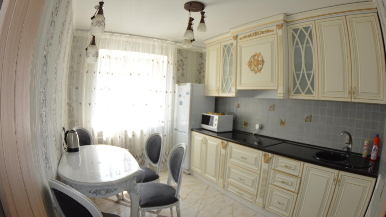 Реальные фото Apartments on Nizhnyaya Dubrova street 19