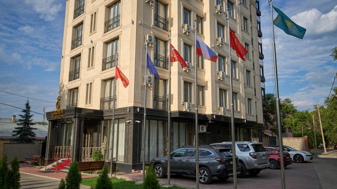 Real photos of Crown Hotel