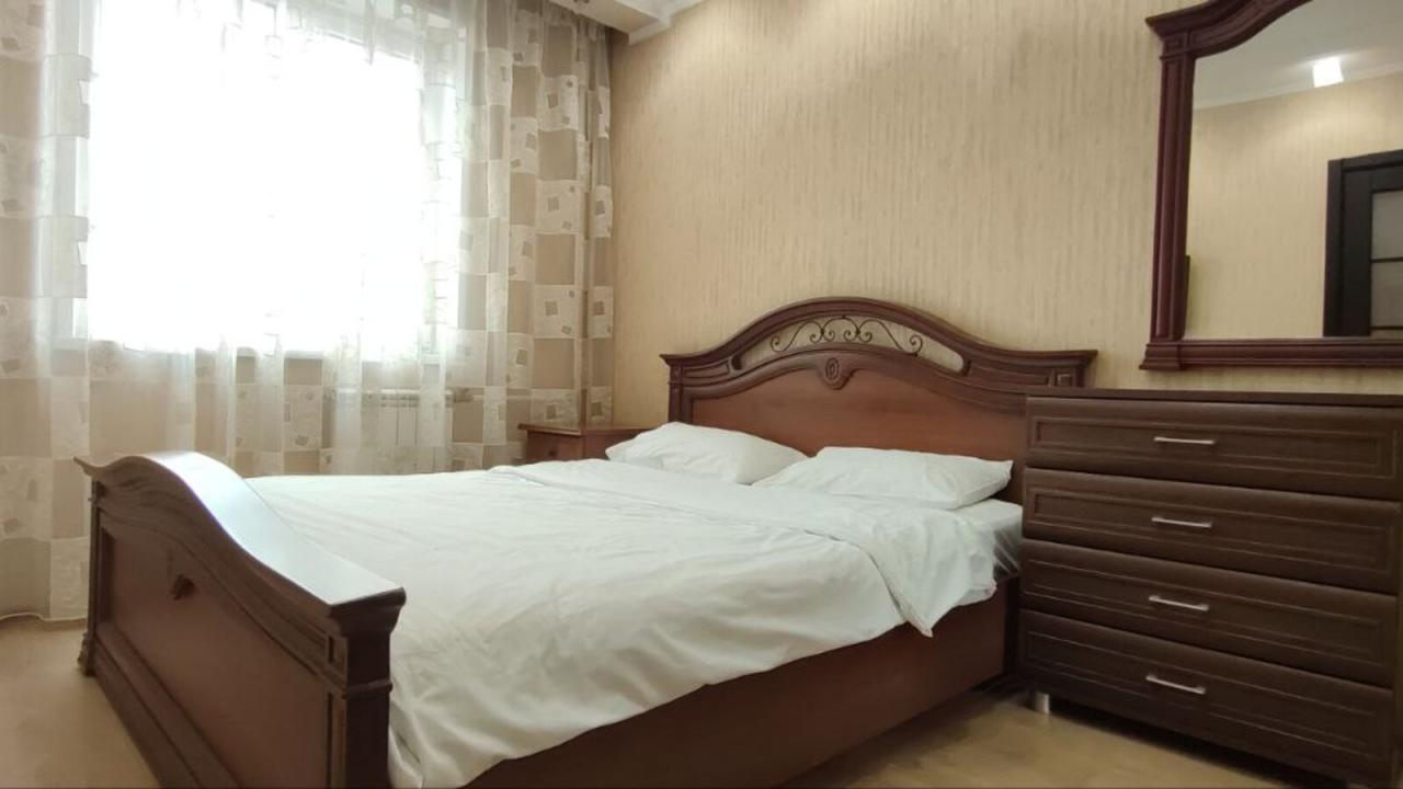 Real photos of Golden key on Alekseeva Street 25