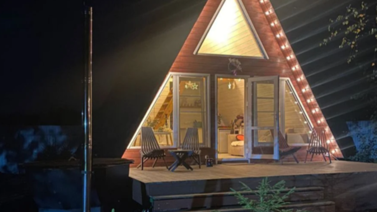 Реальные фото A-frame house with a bath tub and a wood-burning sauna