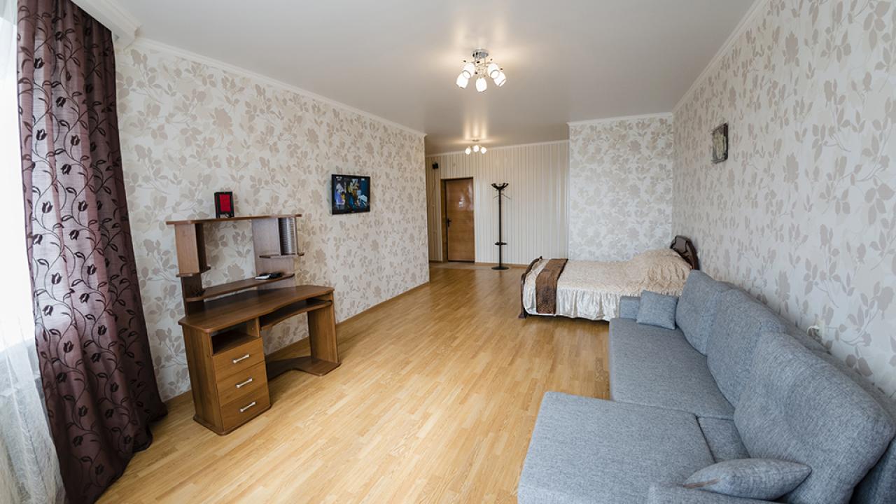 Real photos of Apartment from the company Home Hotel on Avtomobilistov, 2/2