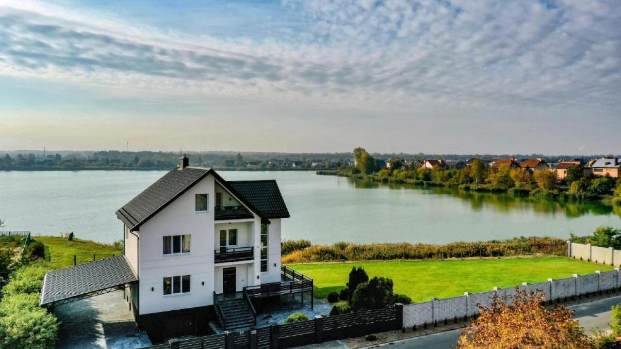 Real photos of Villa Lake