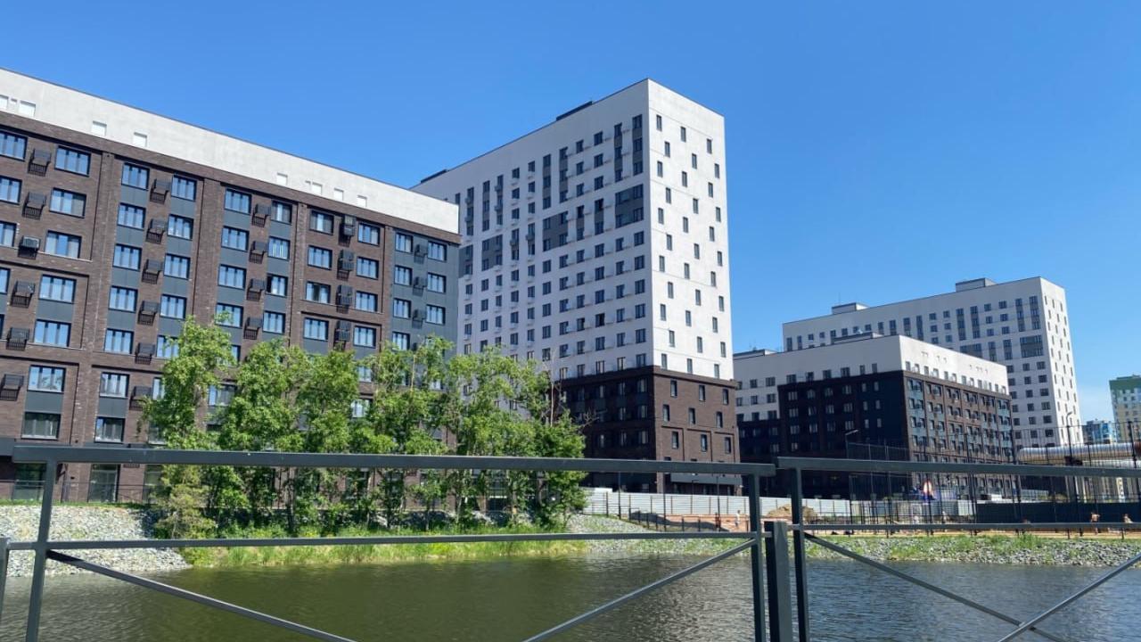 Real photos of Apartment VyDoma in the center of Tyumen with a picturesque pond
