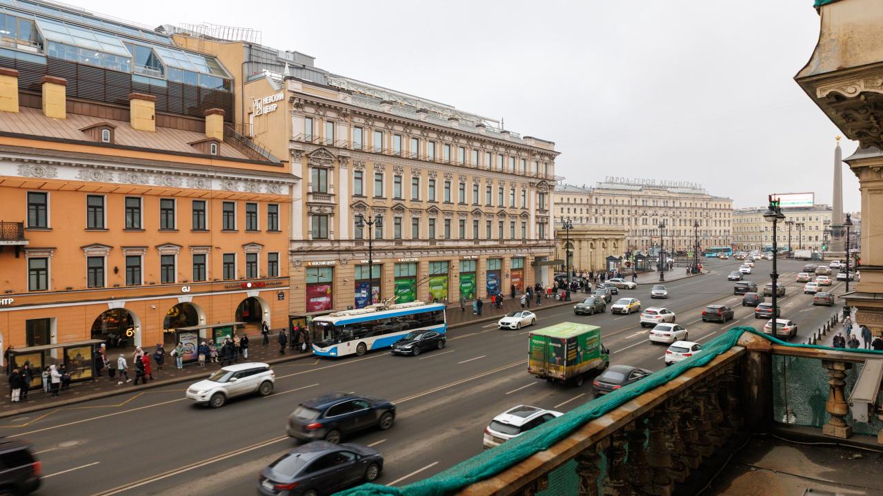 Реальные фото DeRent Aparts с видом на Невский проспект