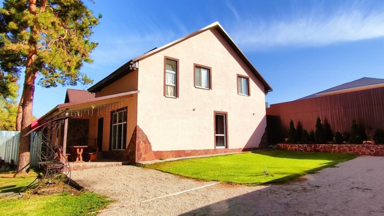 Real photos of Cottages with sauna for daily recreation and events