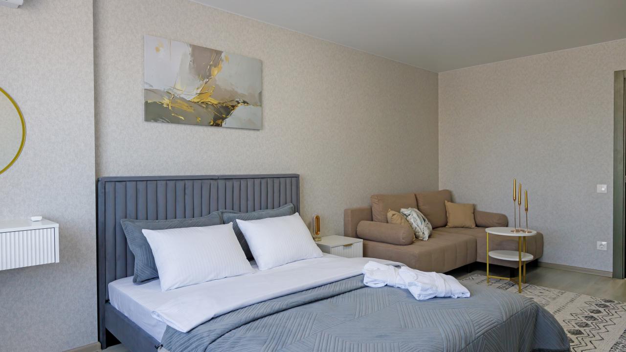 Реальные фото MyHome YourHome на Революционная 101В
