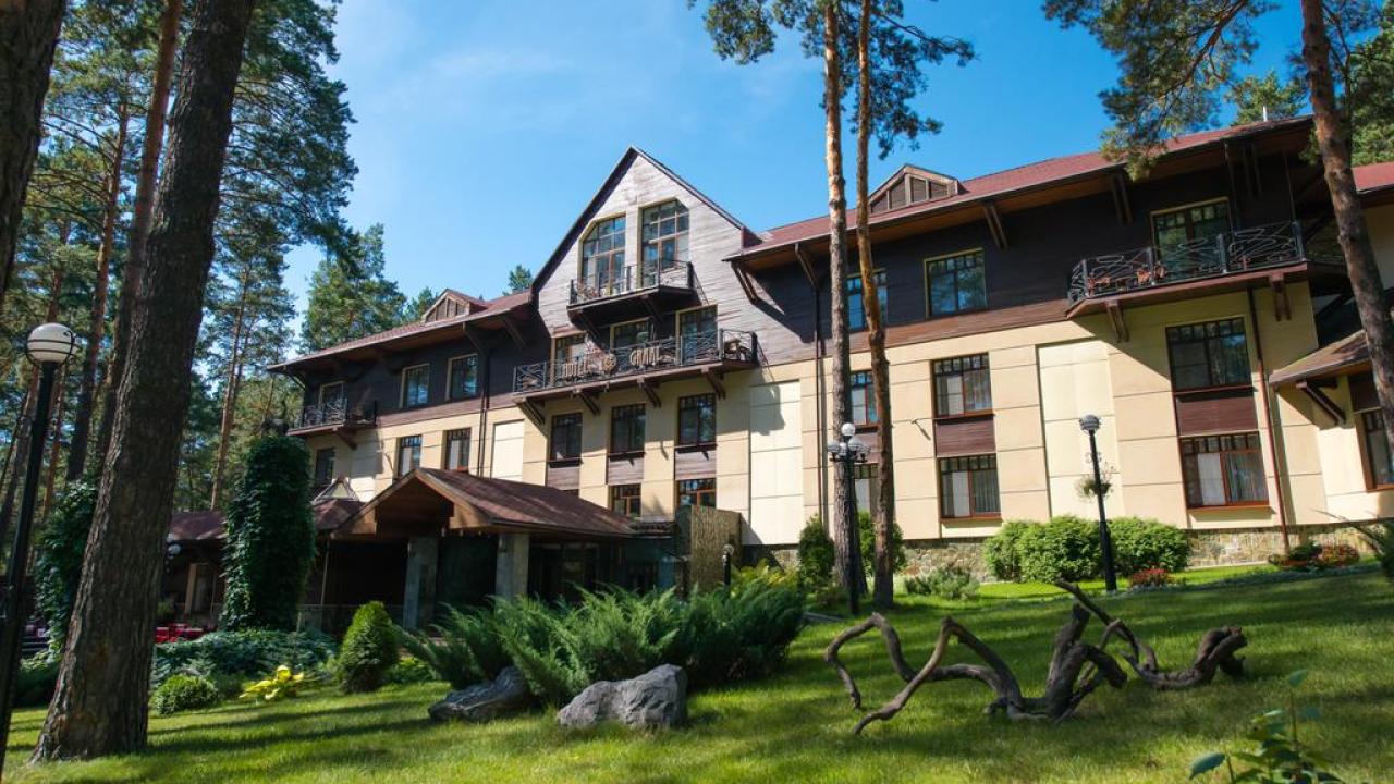 Real photos of Park-Hotel Graal