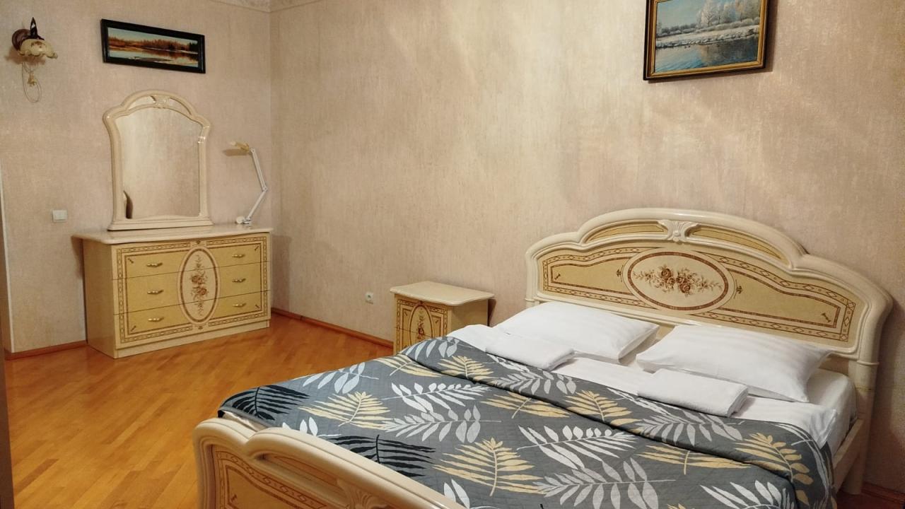 Real photos of spacious rooms on the Theater Square