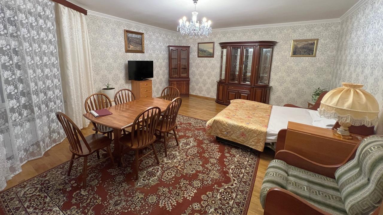 Real photos of Apartments near Vosstaniya Square on Nevsky Prospekt