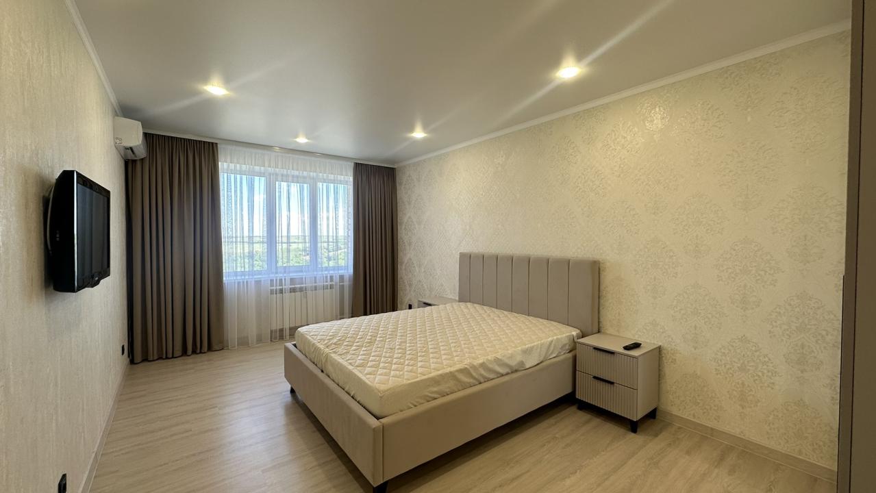 Real photos of Apartment from the company Home Hotel on Vysotnaya, 12