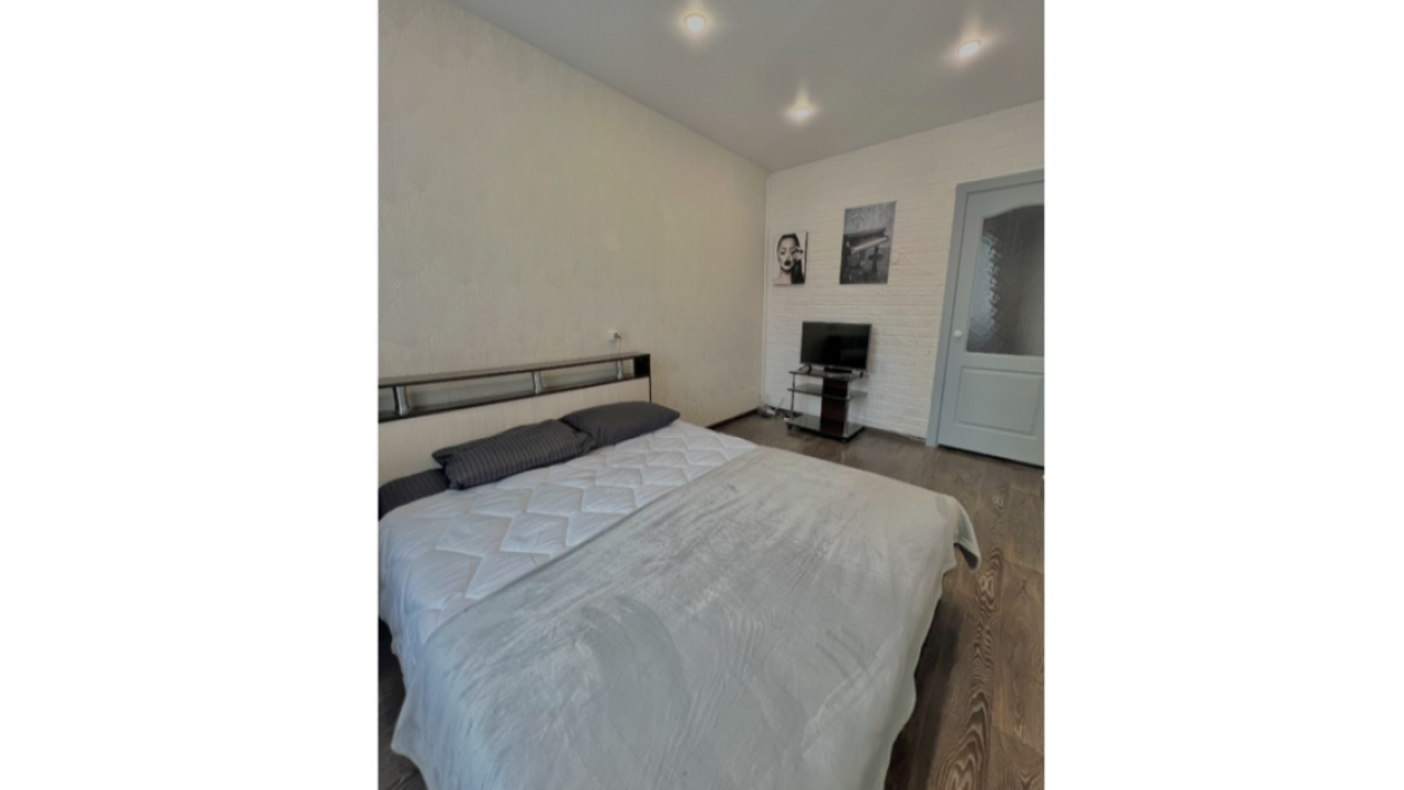 Real photos of Kakie Ludi on 111 Alekseeva Street