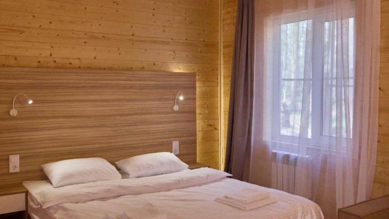 Real photos of Country Club Grill & Baths