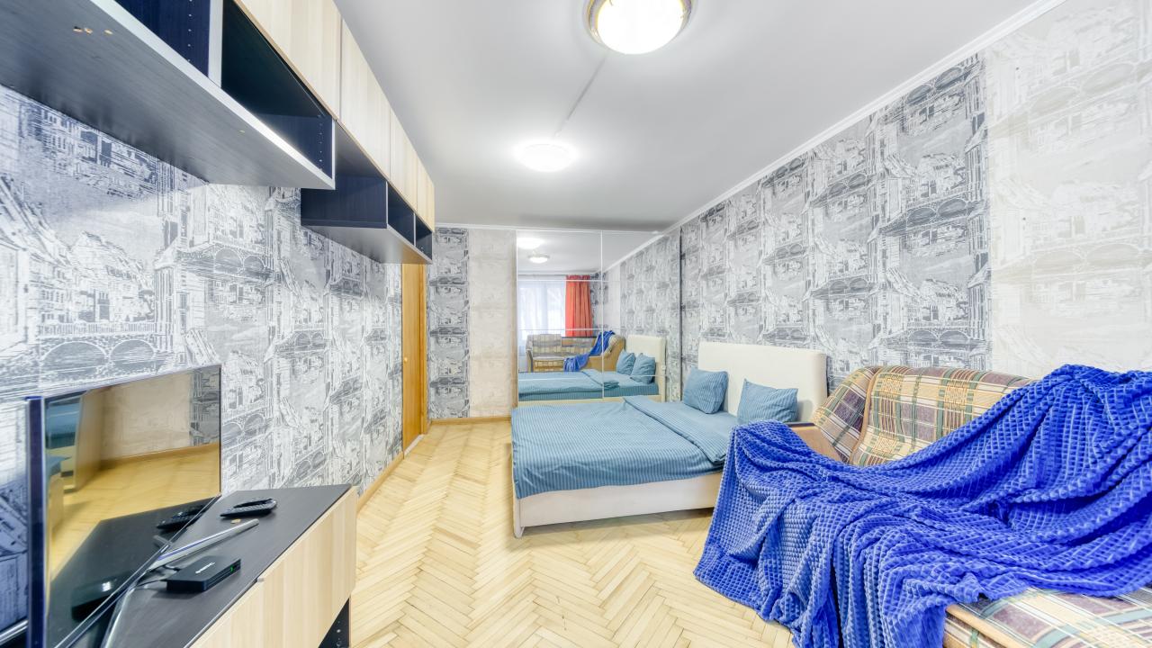 Real photos of Yacht Apart on Tyuleneva Street