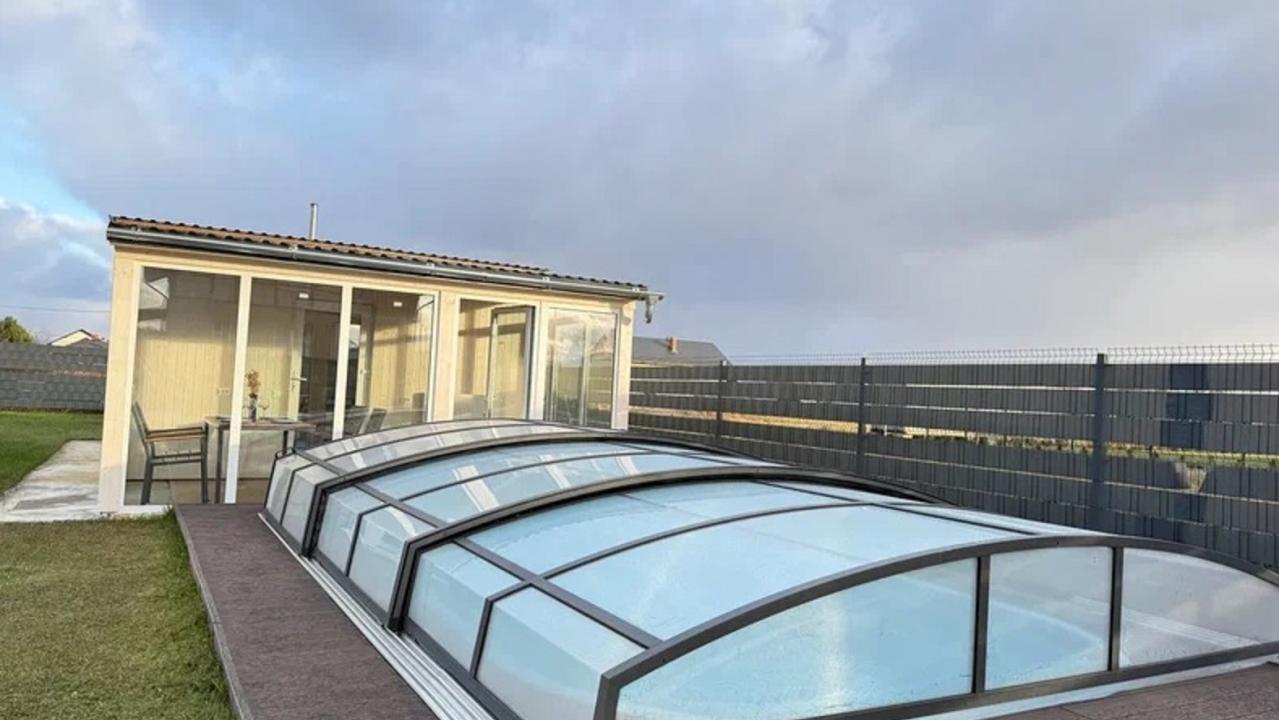Real photos of Apart-Deluxe Legends of the Sea house with sauna, swimming pool and barbecue area