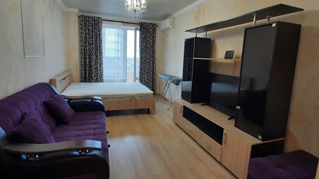 Real photos of ApartKRD on 137 Starokubanskaya Street, building 2