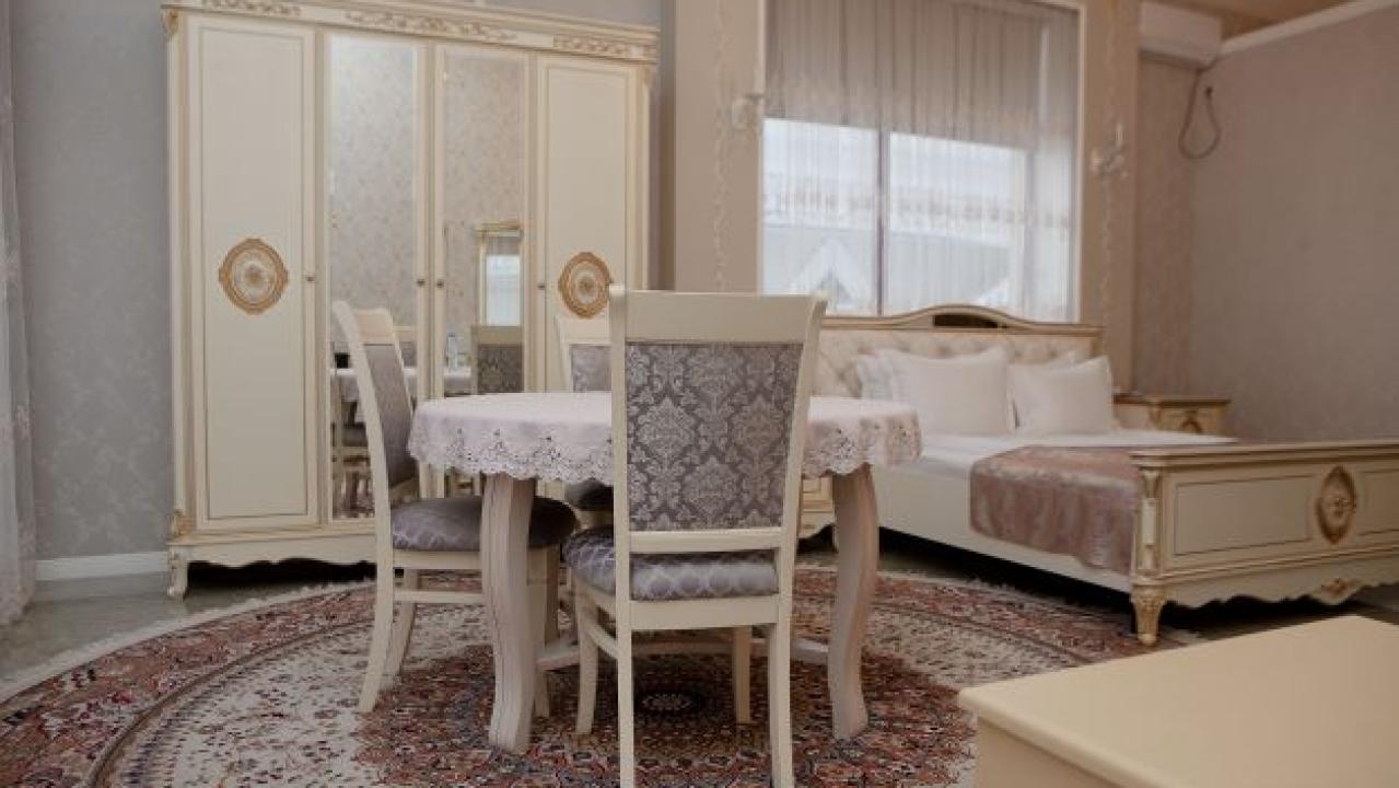 Густо (бывш. Гранд Хаят)