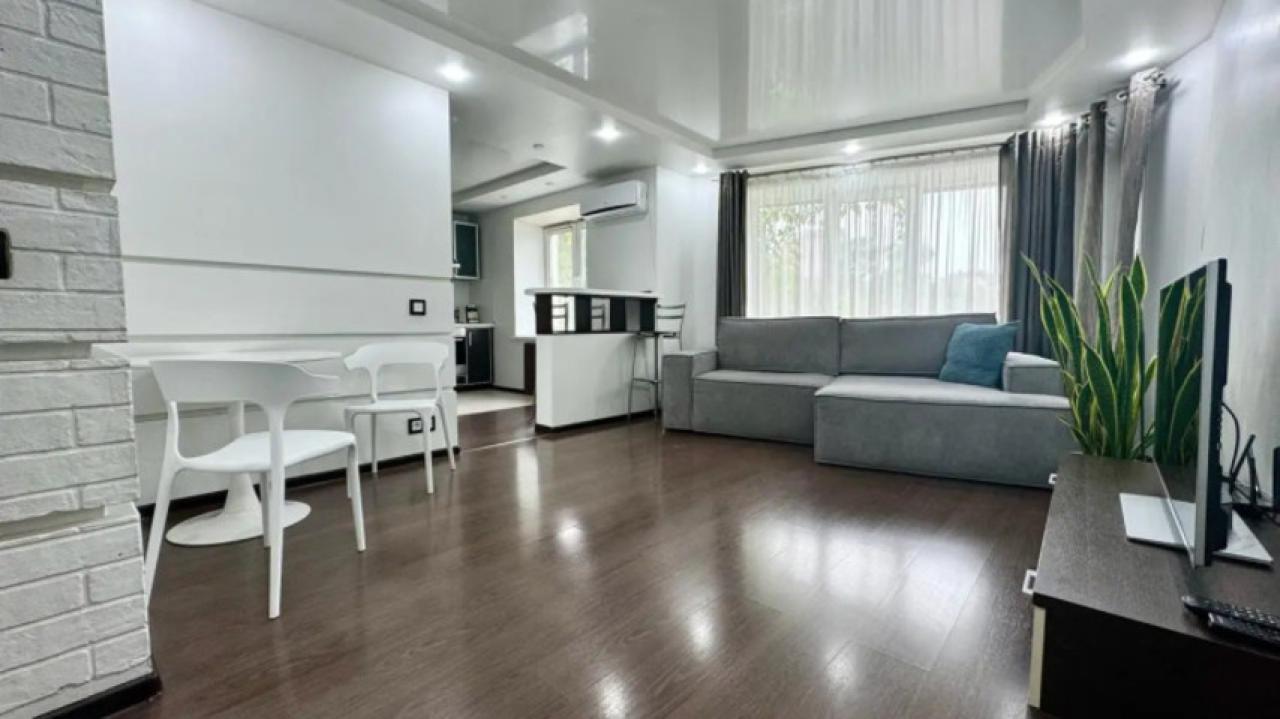 Real photos of Apartment Vladhome24 (Vladhom24) on Okeansky Avenue 100