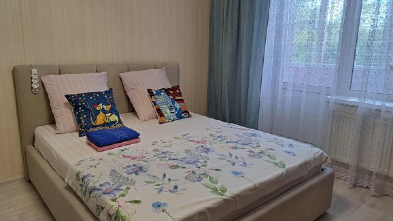 Real photos of Apartments on 111B Neftyanikov Avenue