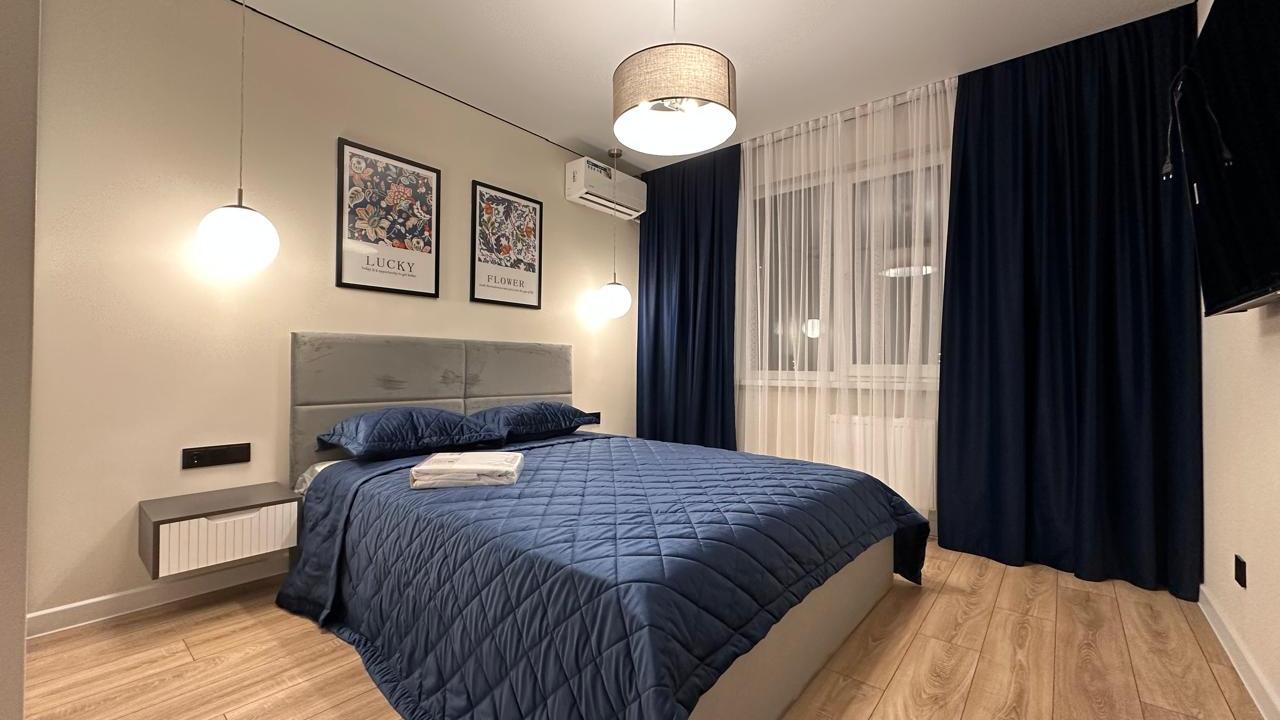 Real photos of 2 - room apartment from the company Home Hotel on Avtomobilistov, 13
