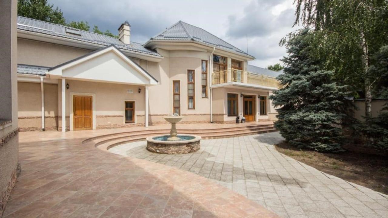 Real photos of Marisabel Manor