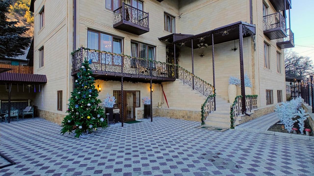 Real photos of Golden House