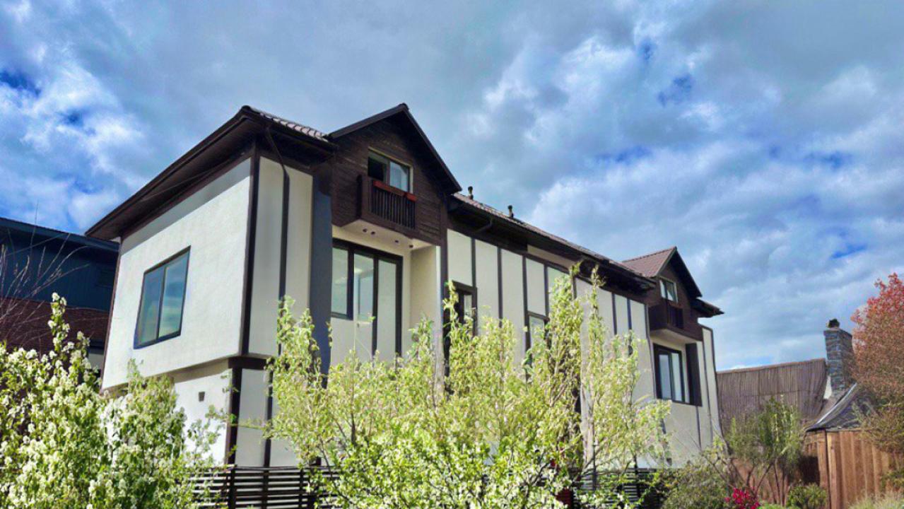 Real photos of Avia House