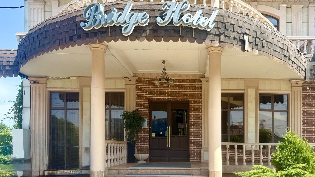 Реальные фото Bridge Hotel (Бридж Отель) от Травел Хотелс Антураж