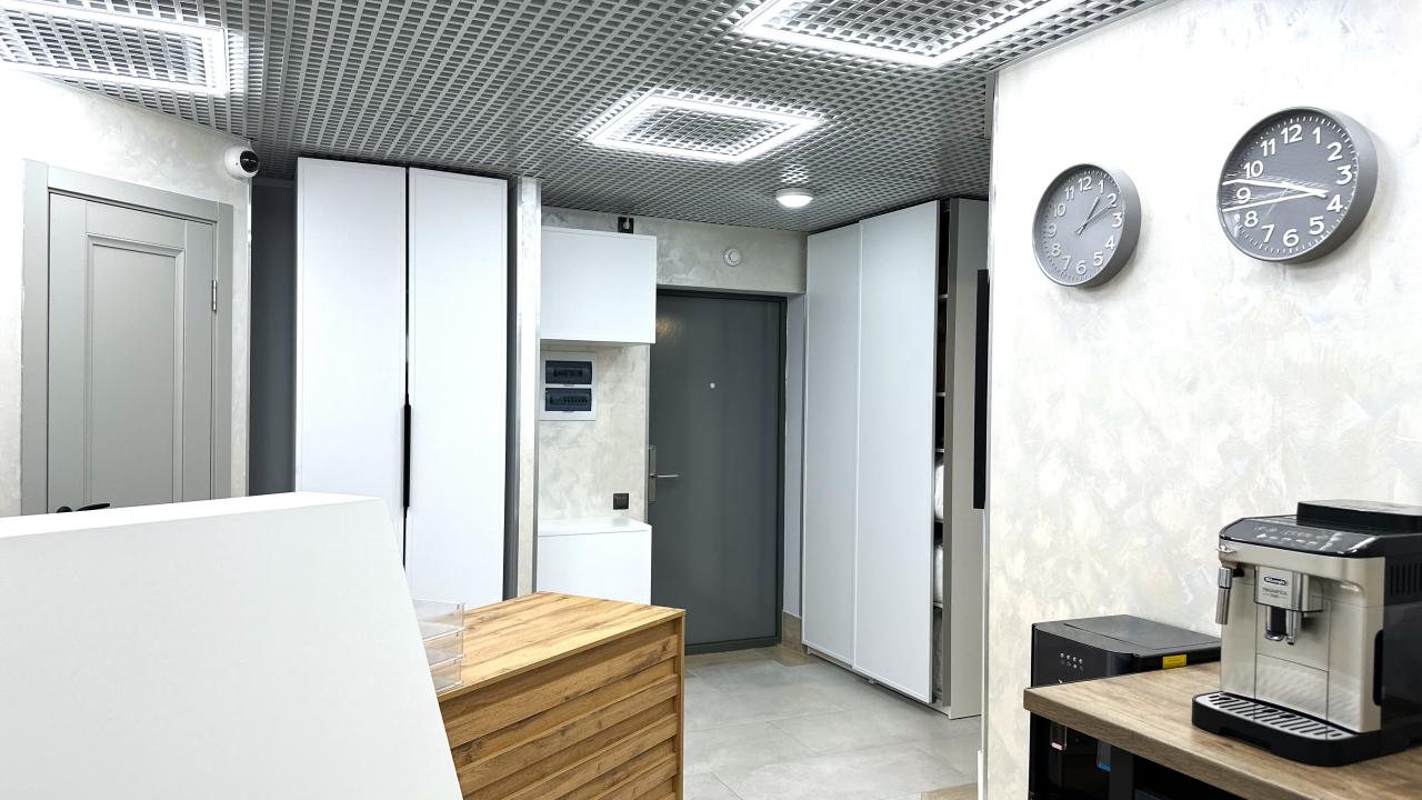 Real photos of Vis-a-vis apartments on Kalinina Street 33