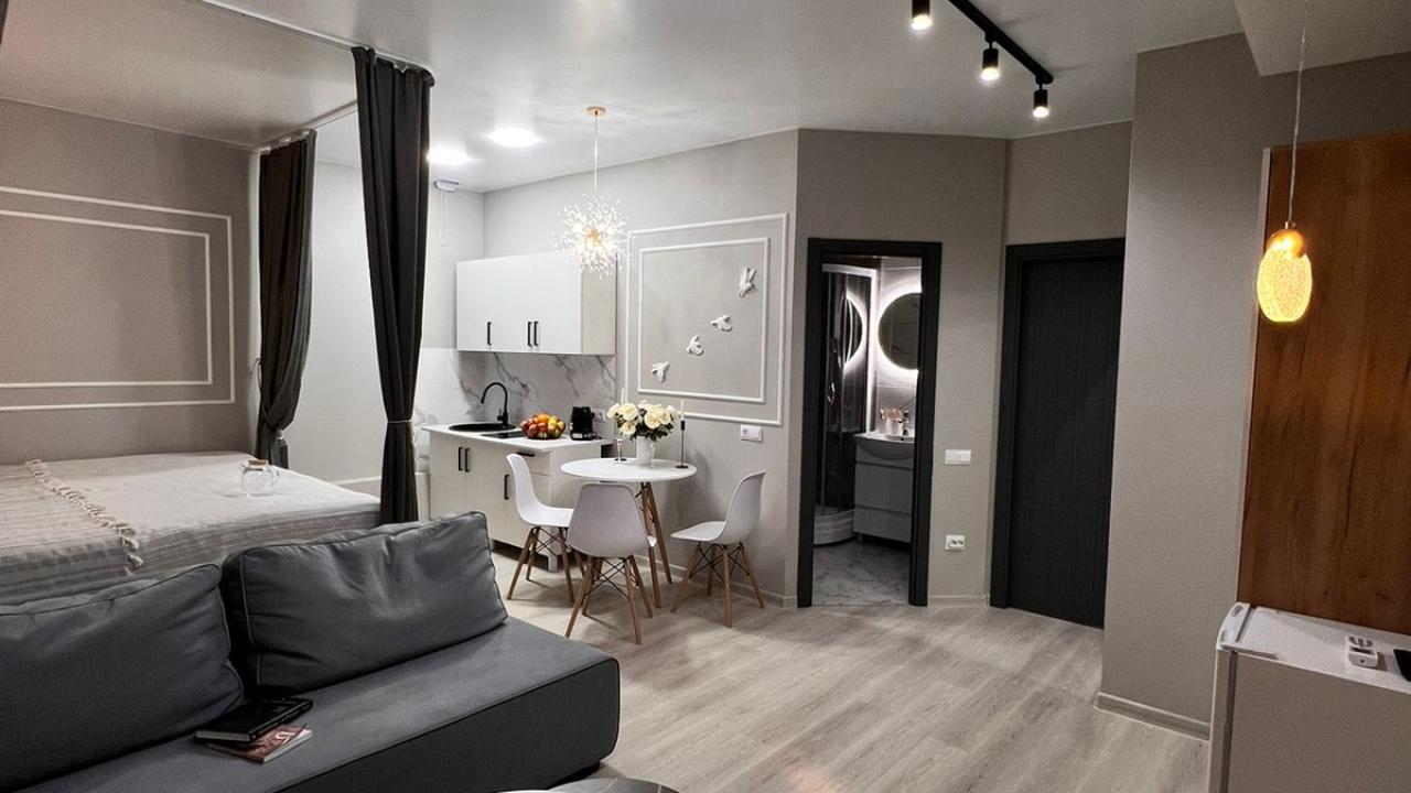 Real photos of Mayak Apartments at 62 Mayakovsky St.