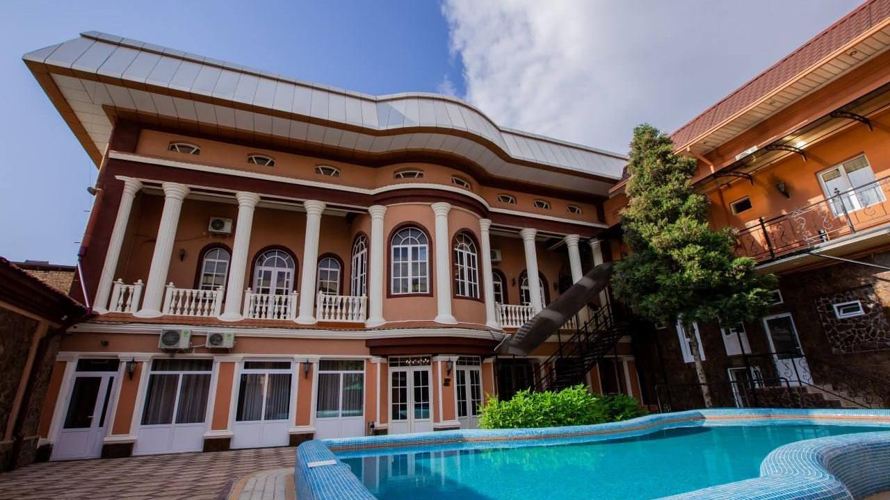 Real photos of Art House