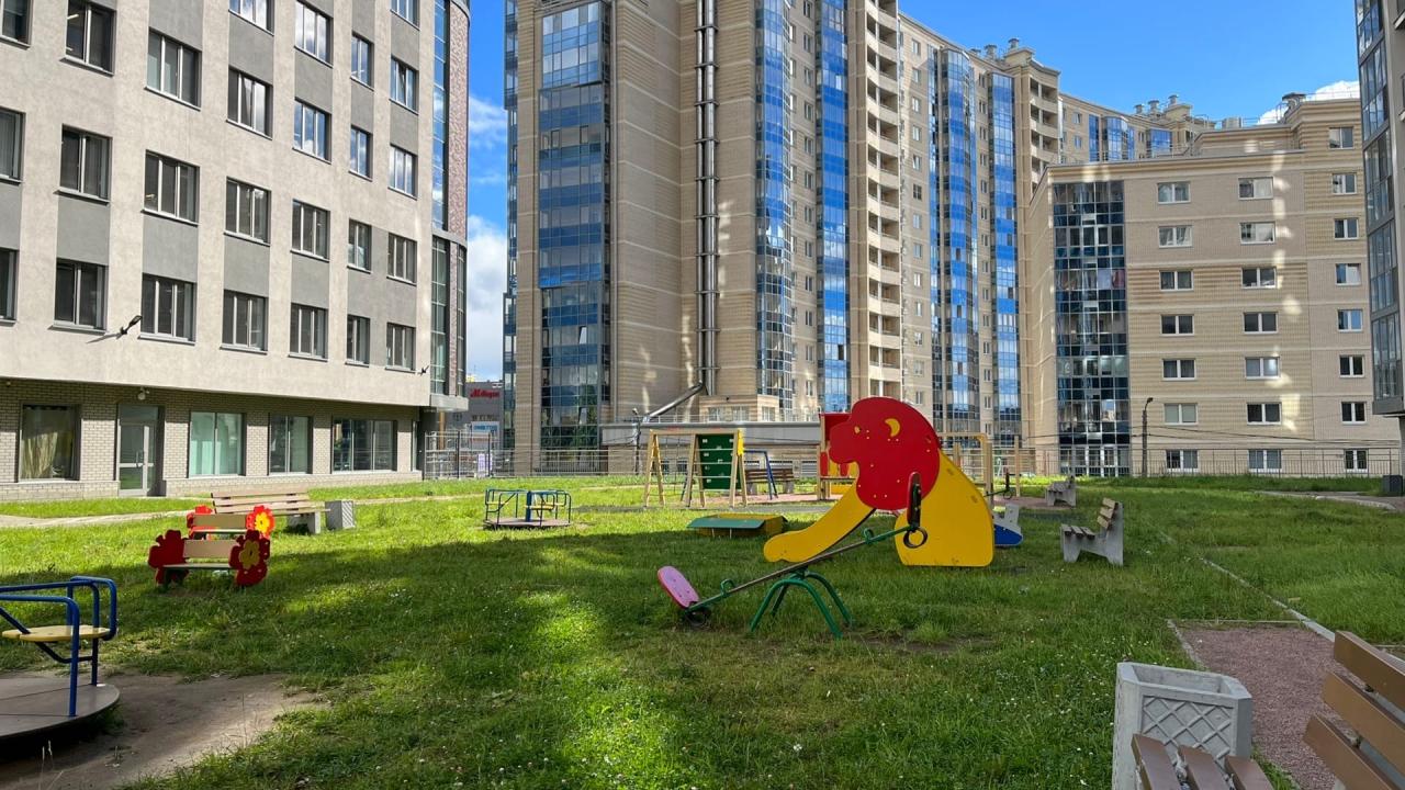Real photos of In St. Petersburg, live on Energetikov Avenue