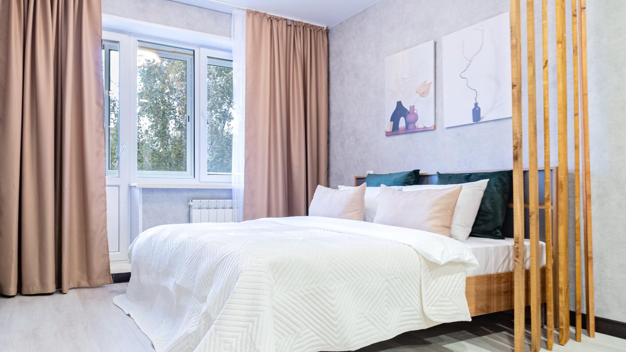 Real photos of Petrovsky apartments on Fedor Lytkin Street 20
