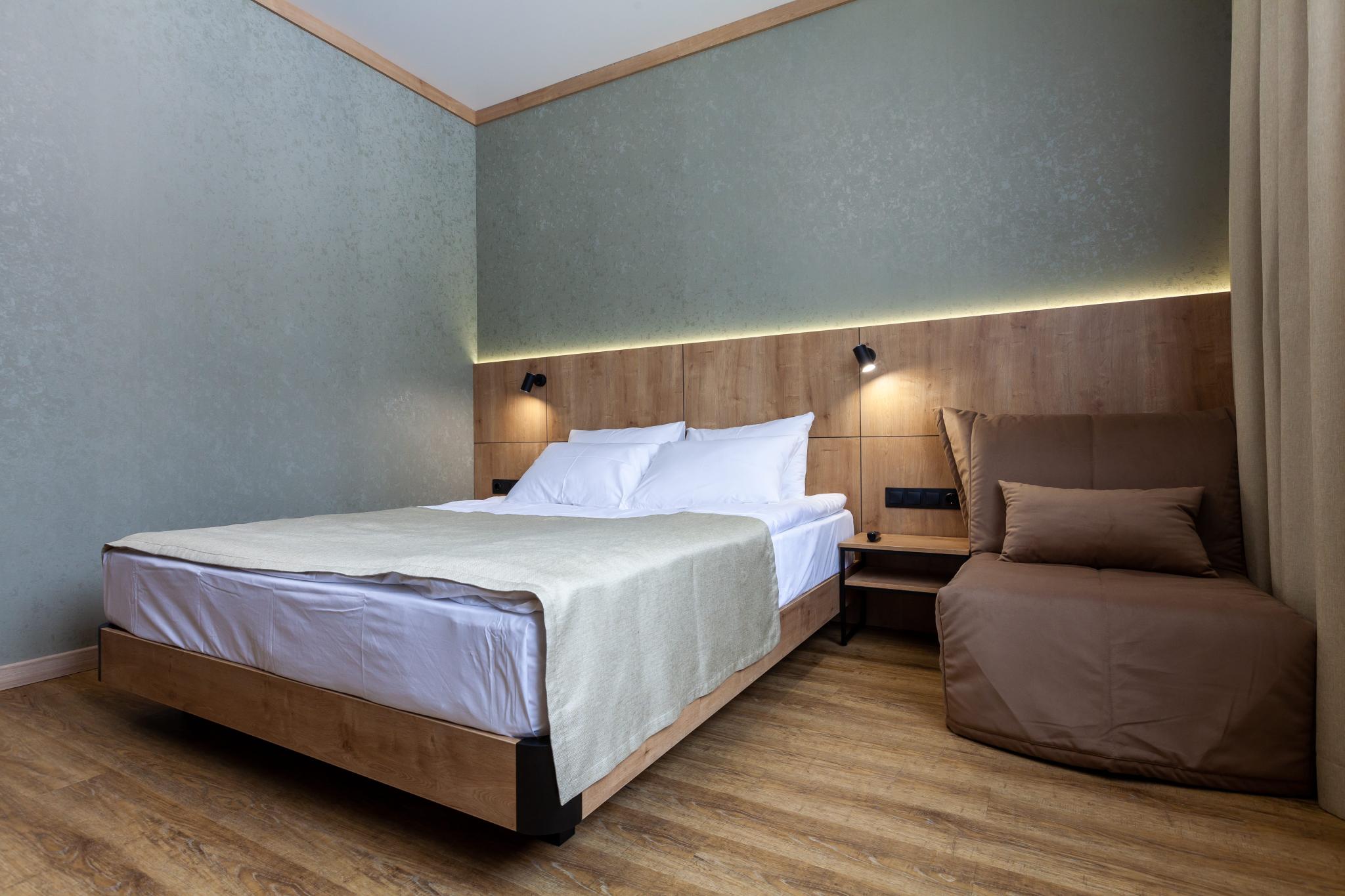 Номер комфорт улучшенный с 1 двуспальной кроватью 2