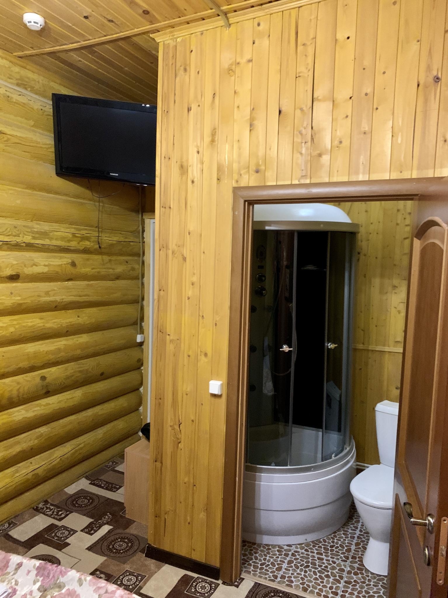 Номер полулюкс с 1 двуспальной кроватью 2