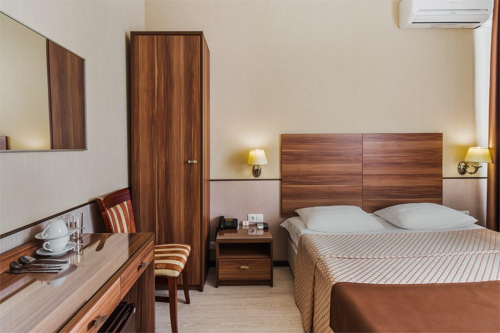 Номер стандарт с 1 двуспальной кроватью 2