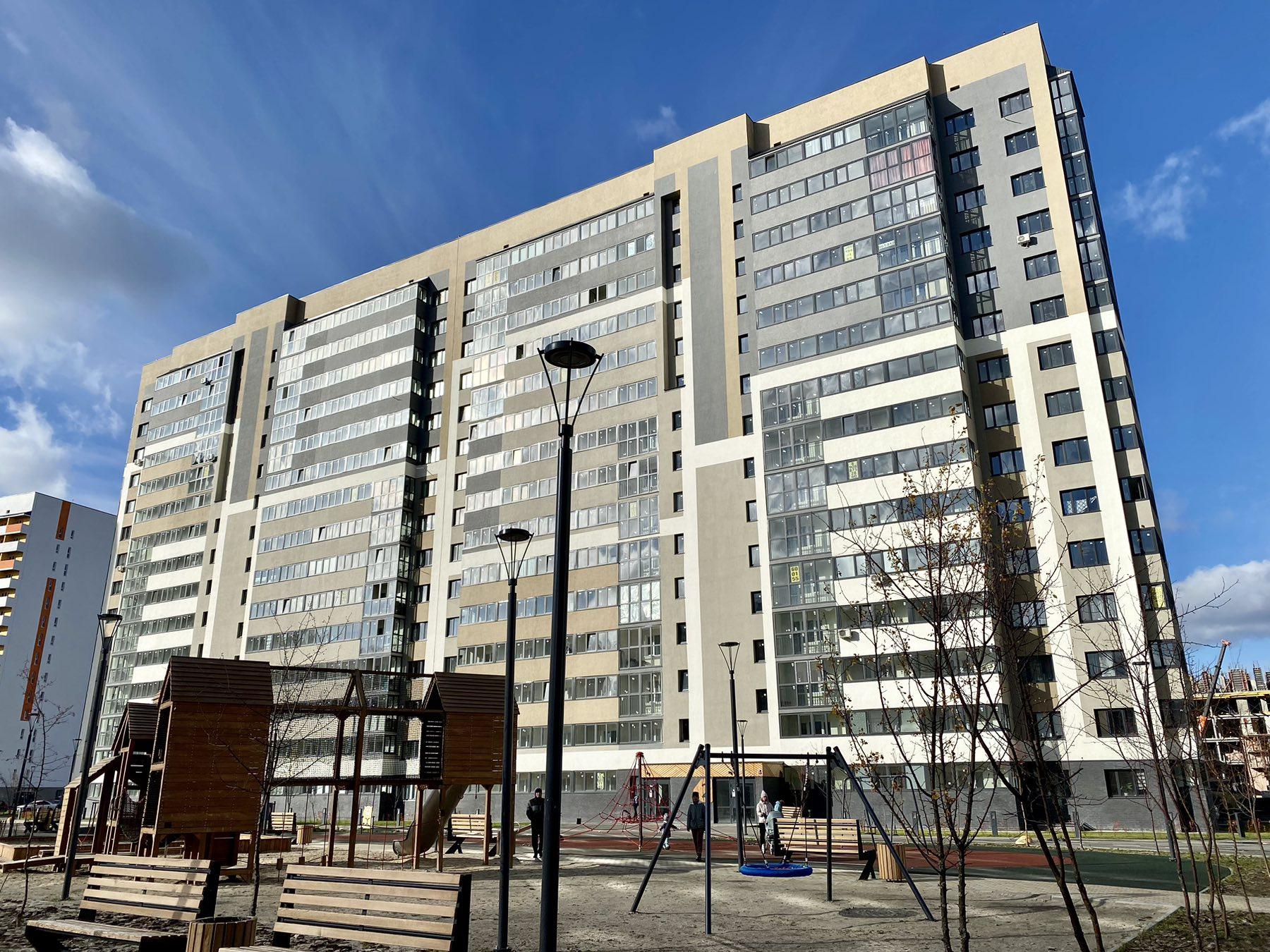 Новосёлов 109 тюмень фото. Новоселов 109 тюмень. Тюмень новоселова 109. Тюмень новоселова 109. Жк ленинград тюмень.