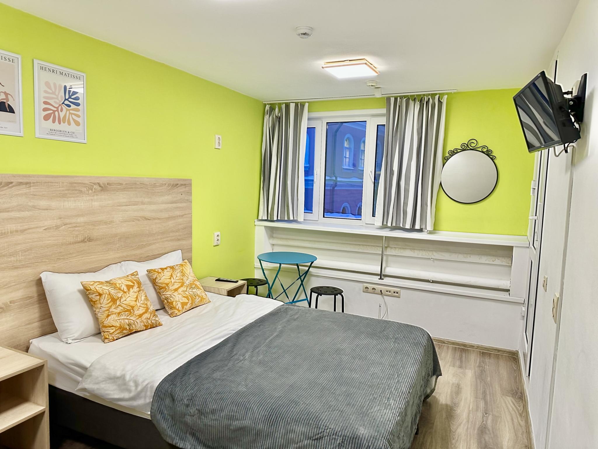 Номер стандарт с 1 двуспальной кроватью 3