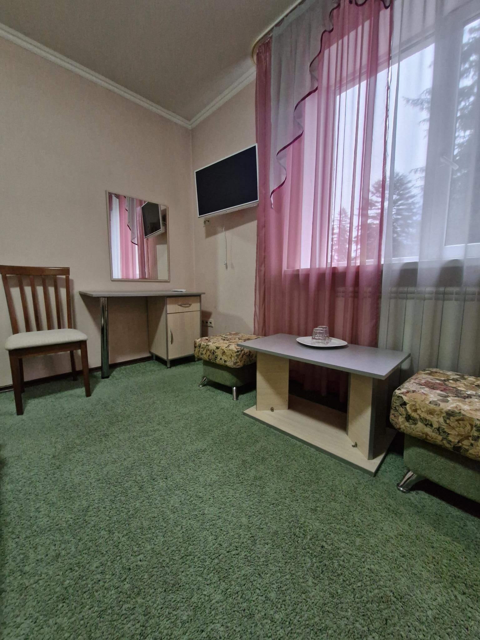 Номер стандарт улучшенный с 1 двуспальной кроватью 3
