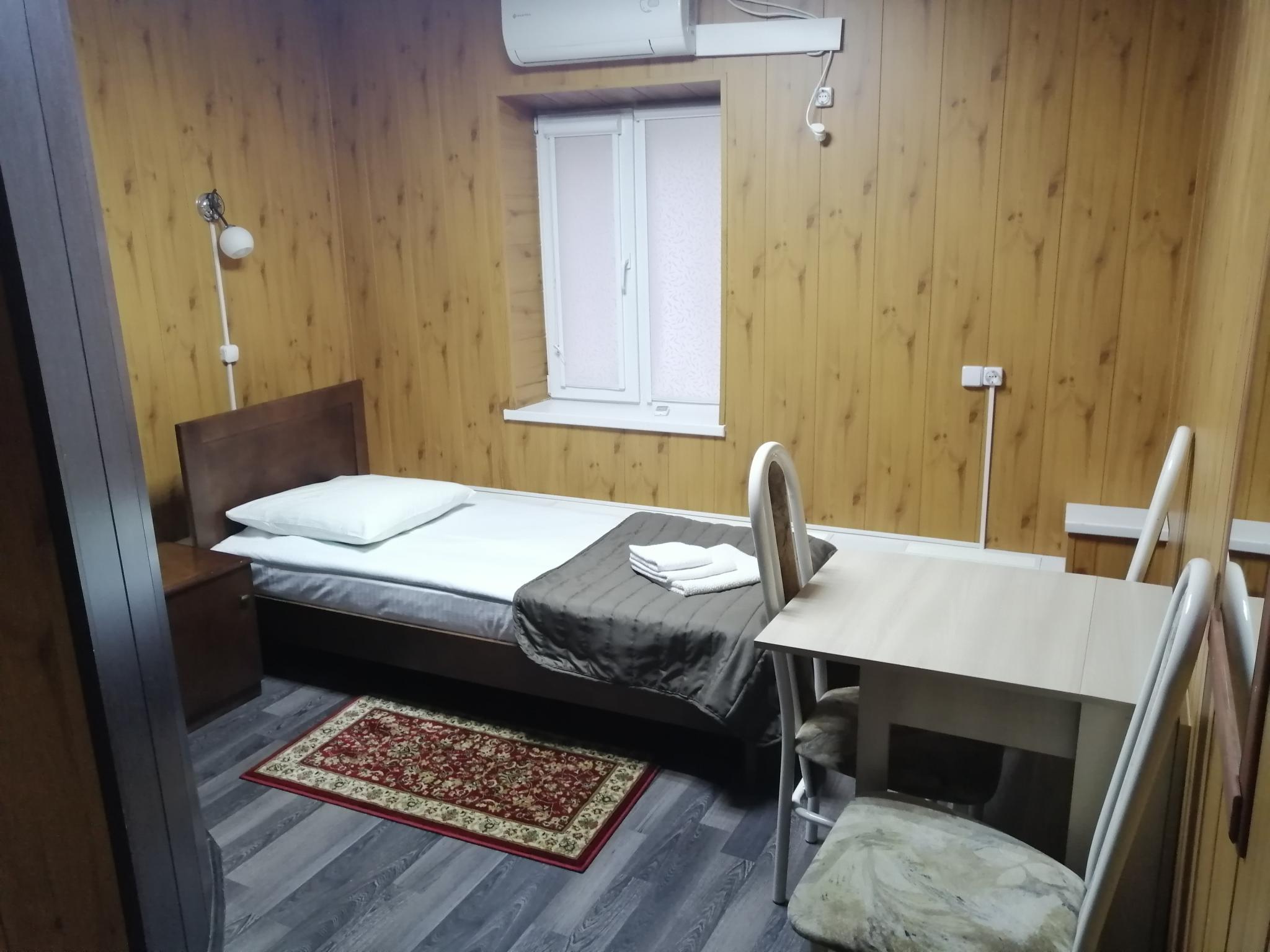 Номер улучшенный с 1 односпальной и 1 двуспальной кроватью 2