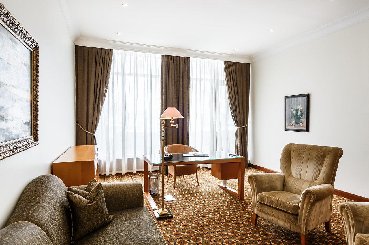 Diplomatic Suite с 1 двуспальной кроватью 2