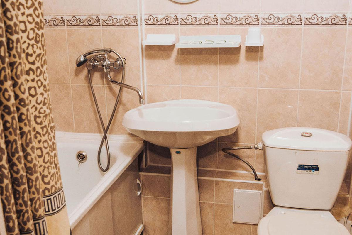 Номер стандарт с 1 двуспальной кроватью 4