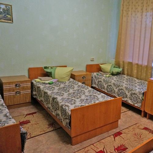 Кровать в 3-местном общем номере 3