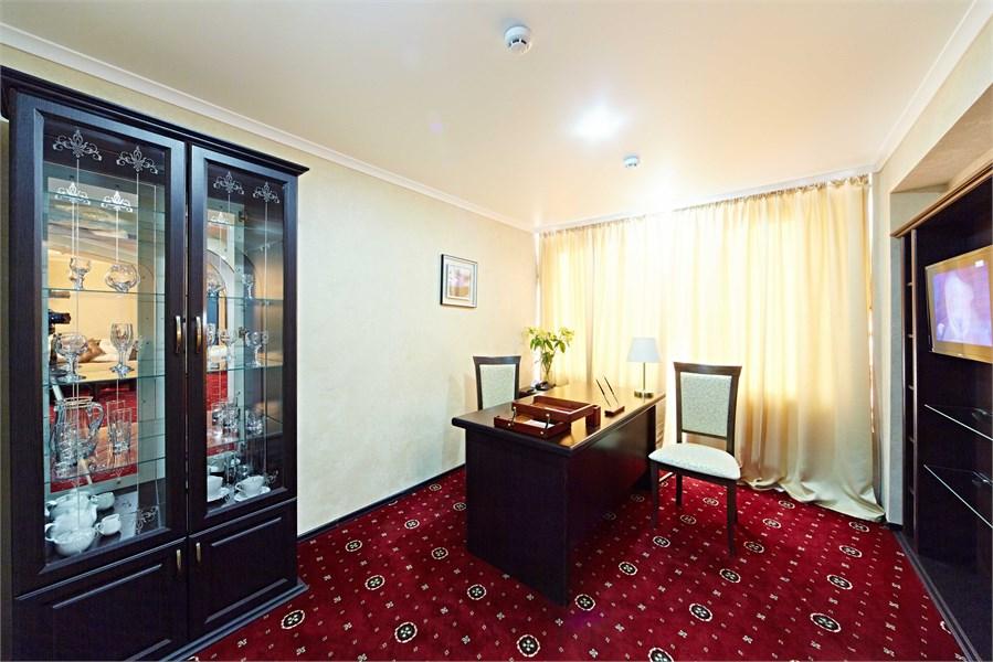 3-комнатные апартаменты с 1 двуспальной кроватью 4