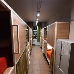 Одноместная капсула в 10-местном общем женском номере
