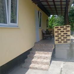 Коттедж стандарт с 1 односпальной и 1 двуспальной кроватью