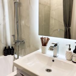 4-местные 2-комнатные апартаменты улучшенные в Центре Тюмени рядом с природой