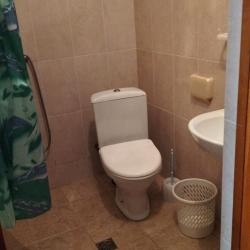 Комната стандарт с 1 односпальной и 1 двуспальной кроватью с балконом