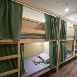 Кровать в 16-местном общем номере
