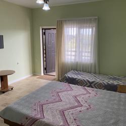 Номер стандарт с 1 односпальной и 1 двуспальной кроватью